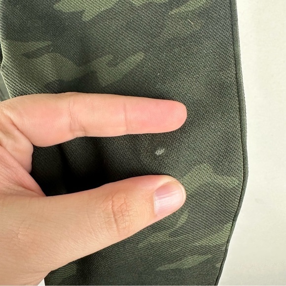 Spanx Green Camo Seamless Shaping Leggings Size Small - Picture 4 of 4